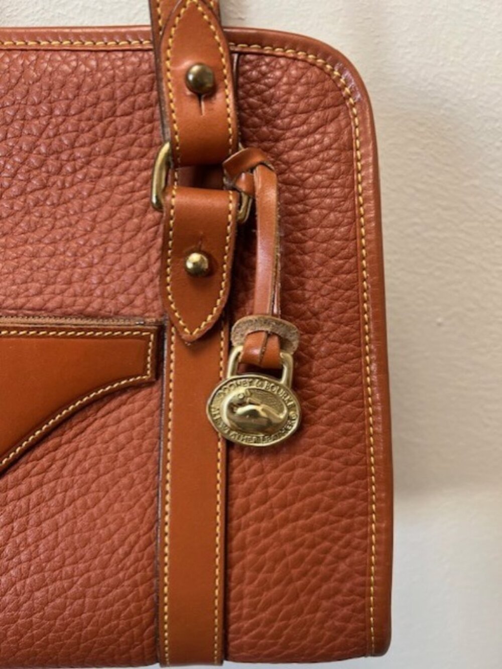 Dooney & Bourke All Weather Leather Rich Tan Shoulder Handbag Vintage - Picture 3 of 7